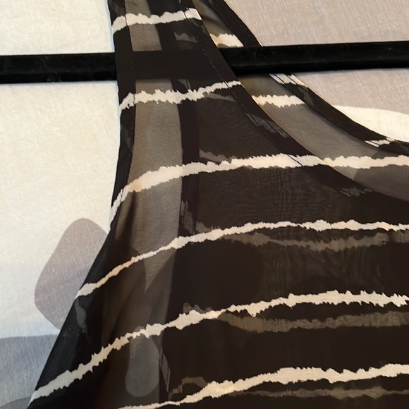 Old Navy Tank Top Size Medium - Picture 3 of 6